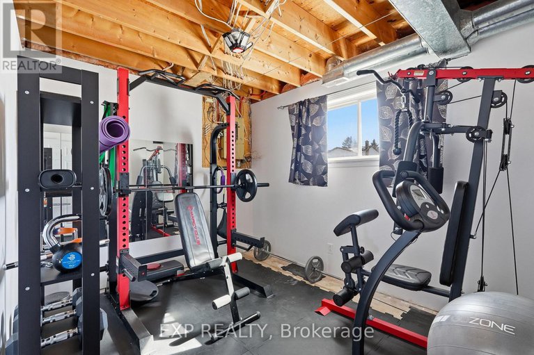 29432608/584-holmes-street/winchester/north-dundas/ontario/K0C2K0_21