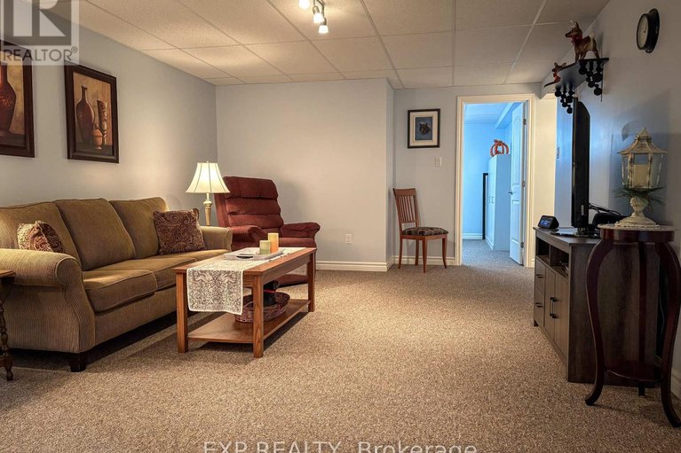 29493272/182-elk-street/renfrew/renfrew/ontario/K7V1A0_20