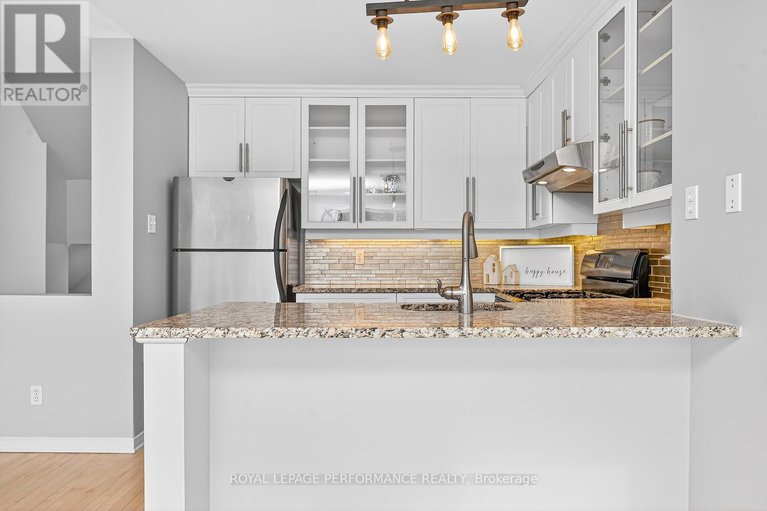 29306219/a-241-sunnyside-avenue/old-ottawa-south/ottawa/ontario/K1S0R4_18