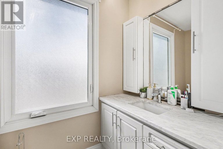 29541777/2332-ogilvie-road/beacon-hill-north/ottawa/ontario/K1J7N6_15