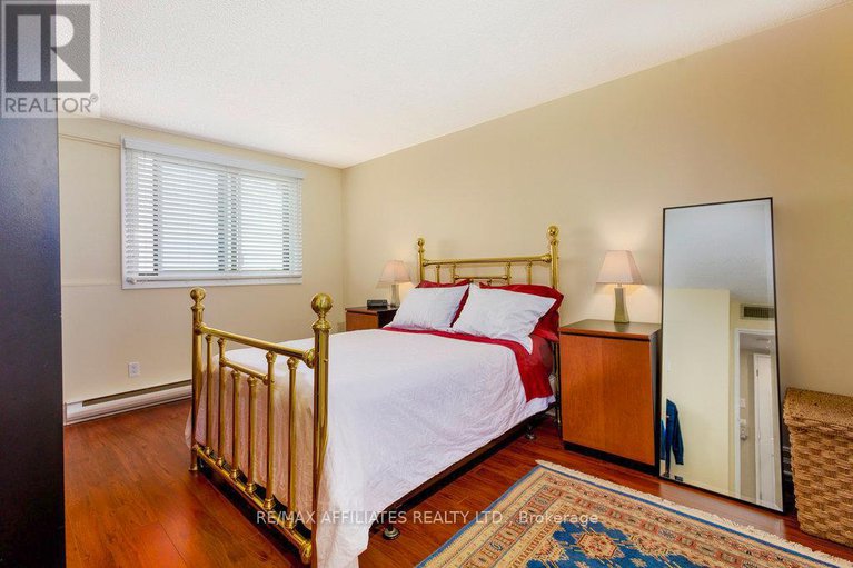 28466299/1705-1195-richmond-road/woodroffe/ottawa/ontario/K2B8E4_24