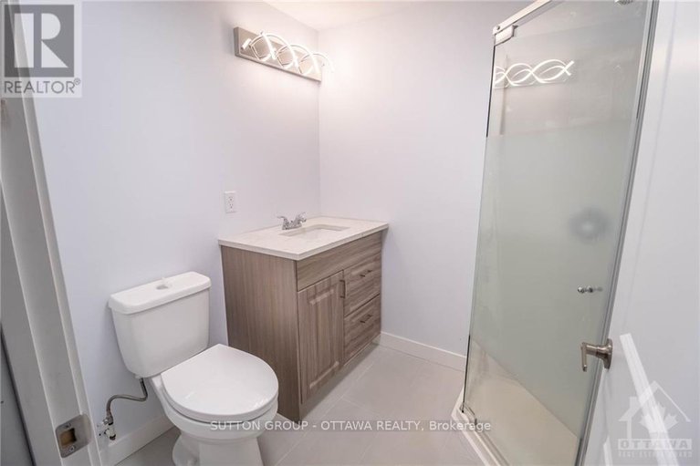 29504345/178-mcclellan-road/sheahan-estatestrend-village/ottawa/ontario/K2H5W1_23
