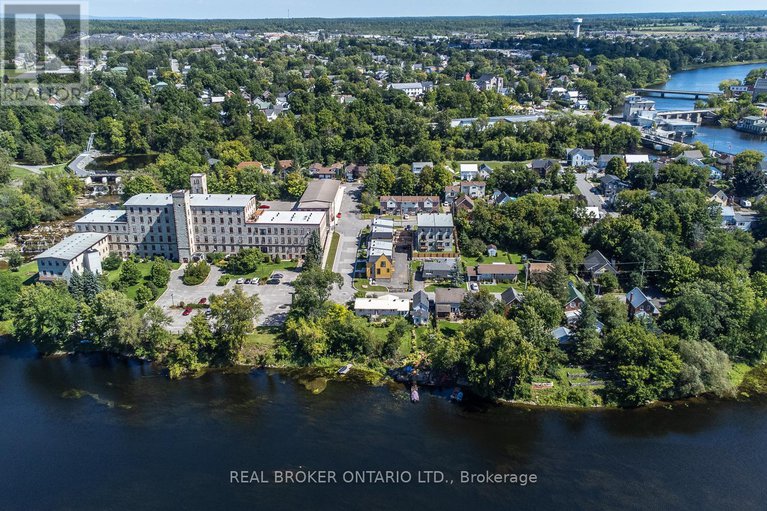 29093945/6-1-rosamond-street-e/almonte/mississippi-mills/ontario/K0A1A0_30