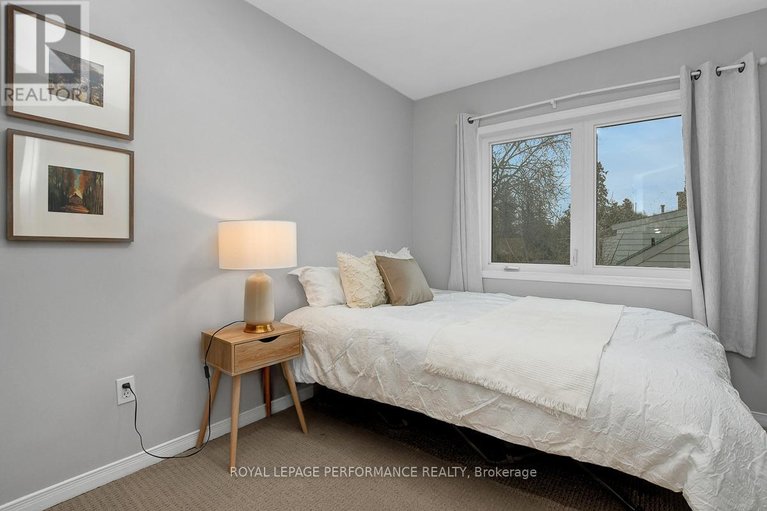 29463580/19-columbus-avenue/overbrook/ottawa/ontario/K1K1R2_24