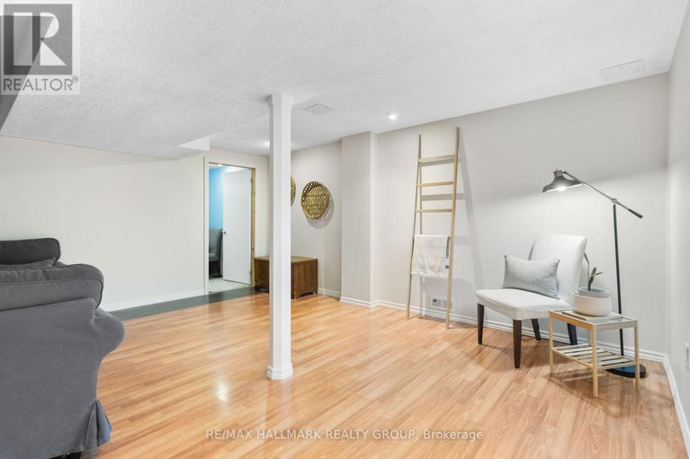 28763964/1598-hoskins-crescent/fallingbrookpineridge/ottawa/ontario/K4A2H8_23