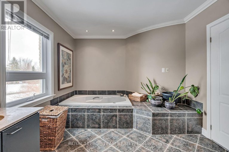 28078826/1345-potter-drive/manotick-village-manotick-estates/ottawa/ontario/K4M1C6_26