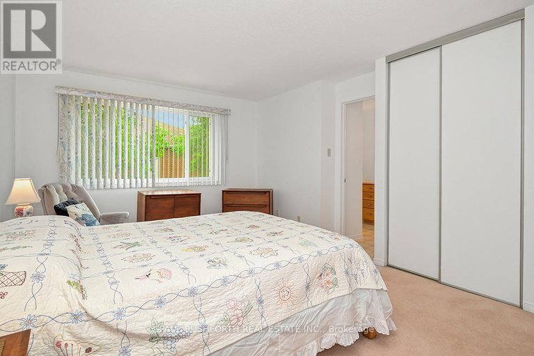 28485163/6146-oak-meadows-drive/chapel-hill/ottawa/ontario/K1C7G7_13