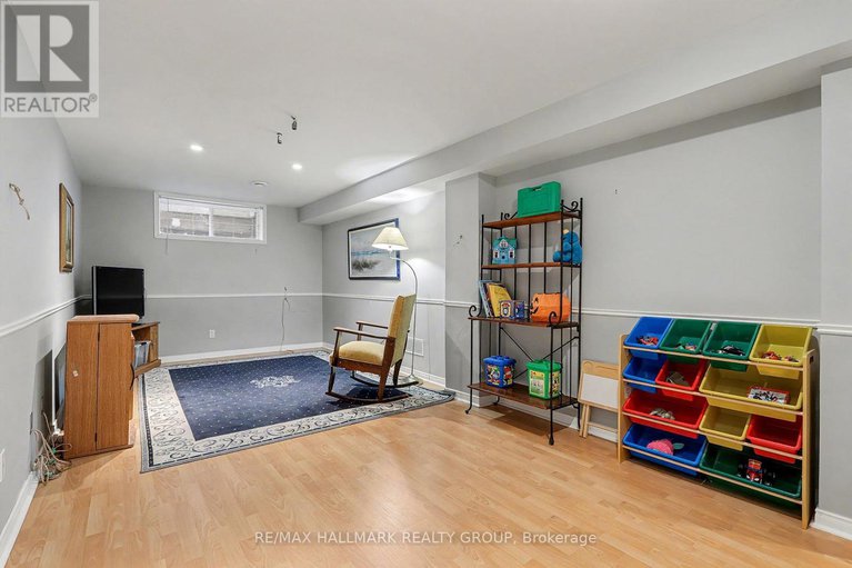 29183688/1690-jobin-crescent/carson-grove/ottawa/ontario/K1J1C5_17