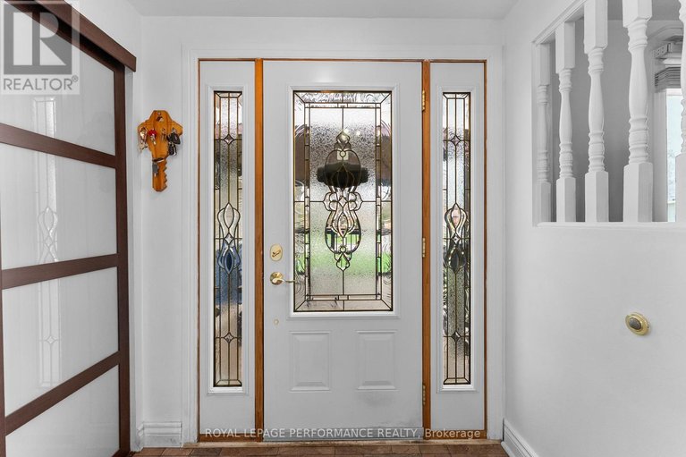 29688001/420-hatfield-crescent/bilberry-creekqueenswood-heights/ottawa/ontario/K1E1M8_5