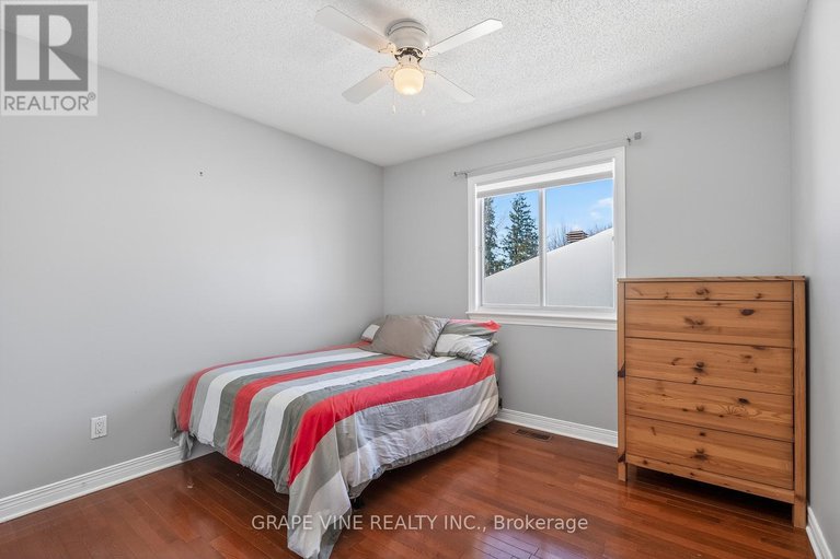 29326817/130-springcreek-crescent/bridlewood/ottawa/ontario/K2M2M1_26