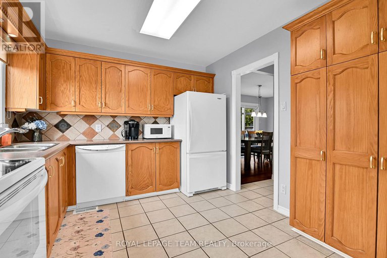 28179012/1728-smithers-crescent/chateauneuf/ottawa/ontario/K1C4X2_7