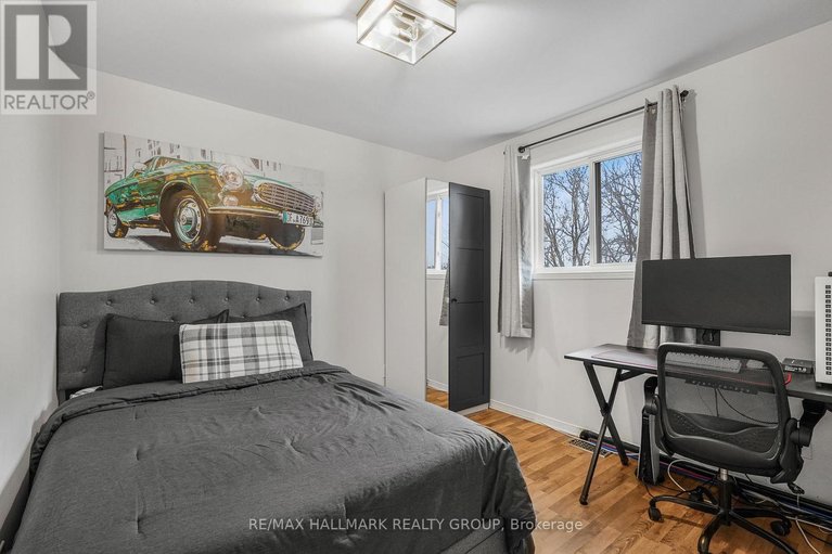 29592597/436-yves-street/town-of-rockland/clarence-rockland/ontario/K4K1E9_17