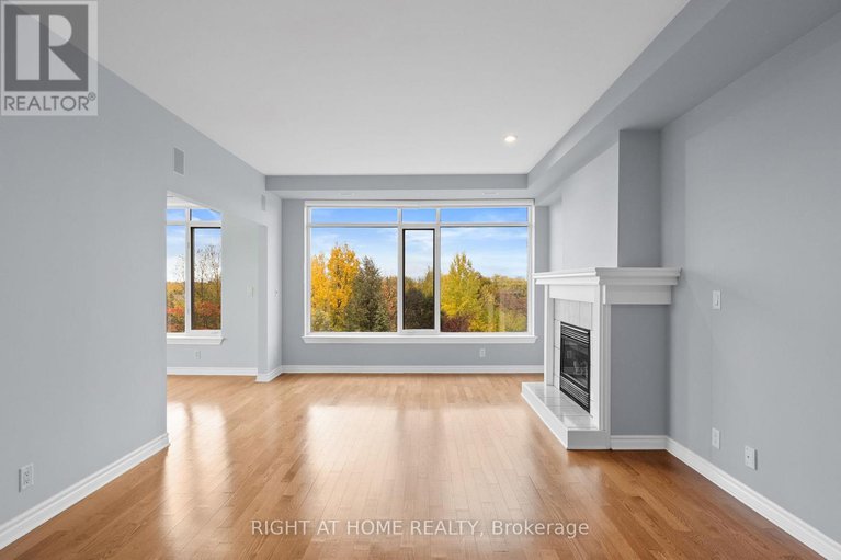 29024112/703-136-darlington-private-se/hunt-clubwestern-community/ottawa/ontario/K1V0X6_12