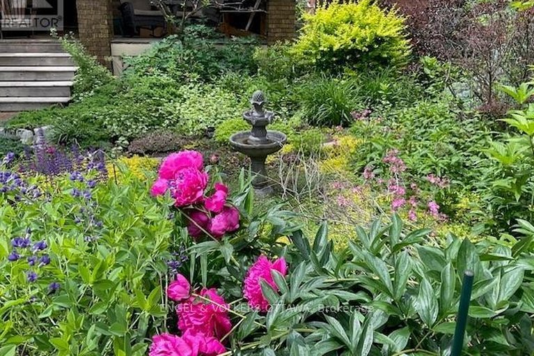 29643099/23-woodlawn-avenue/glebe/ottawa/ontario/K1S2S8_47