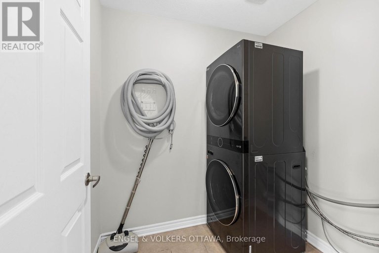 28873789/416-vendevale-avenue/stittsville-north/ottawa/ontario/K2S0M6_31
