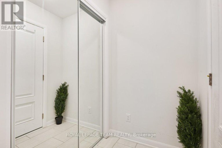28188092/784-cappamore-drive-s/half-moon-bay/ottawa/ontario/K2J6V6_16
