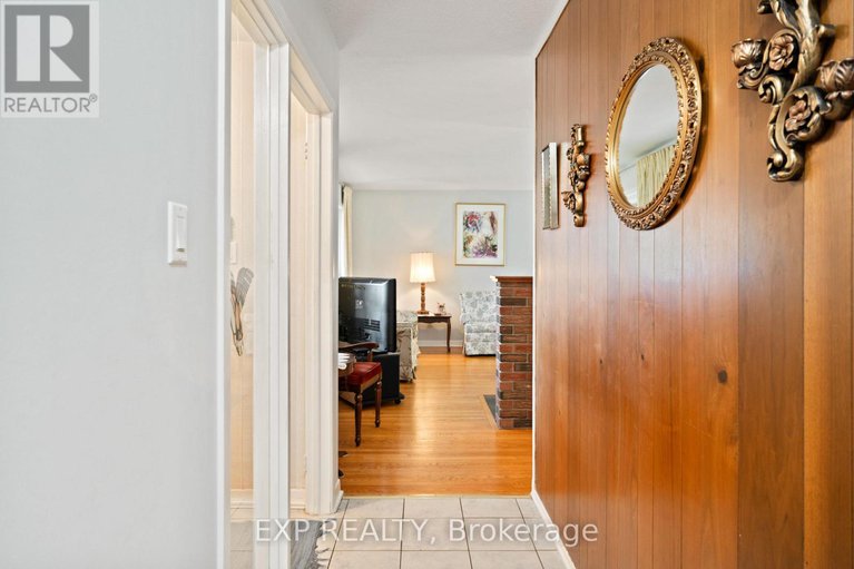 29114115/1233-meadowlands-drive-e/city-viewskylinefisher-heightsparkwood-hills/ottawa/ontario/K2E6K2_6