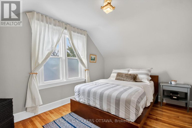 29397615/1235-erie-avenue/ridgemont/ottawa/ontario/K1V6G5_27