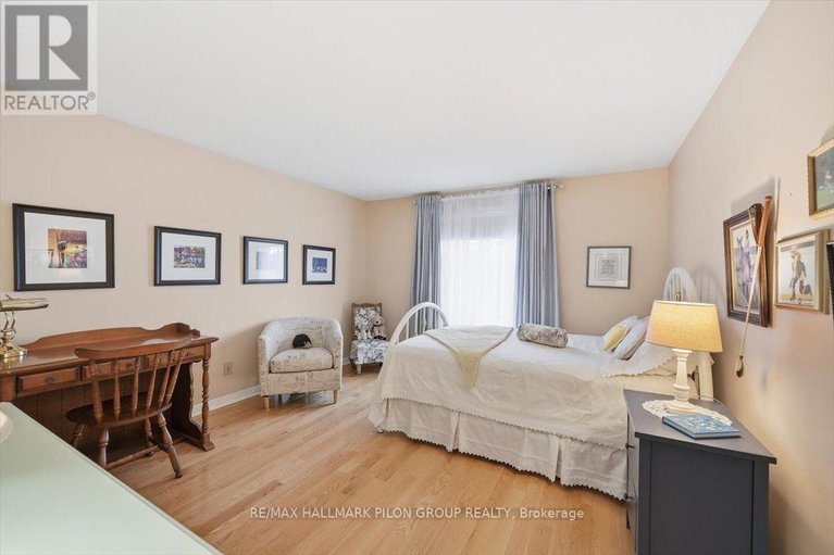 29075006/1066-taffy-lane/convent-glen-north/ottawa/ontario/K1C1Y5_17