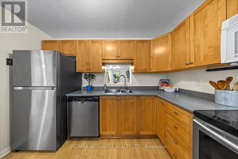 28592351/1150-grenoble-crescent/orleans-wood/ottawa/ontario/K1C2C6_8
