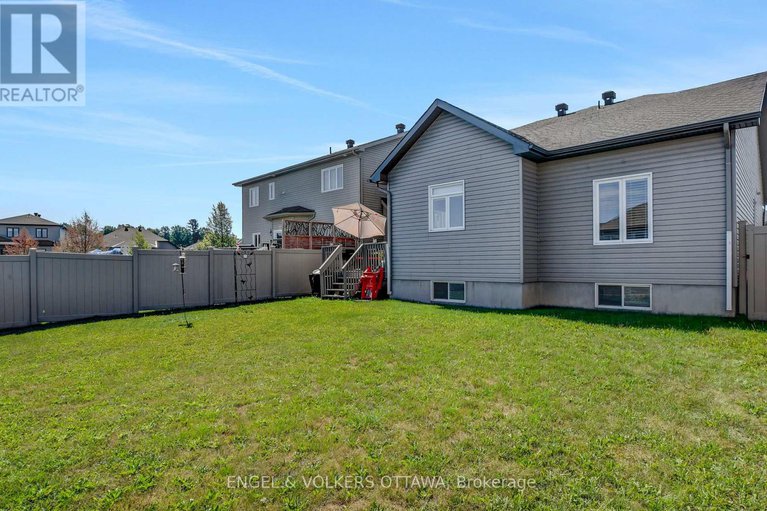 28893468/304-colmar-street/embrun/russell/ontario/K0A1W0_35