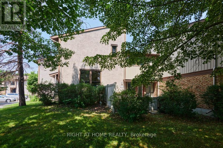 28616090/92-1913-stonehenge-crescent-s/pineview/ottawa/ontario/K1B4N7_31