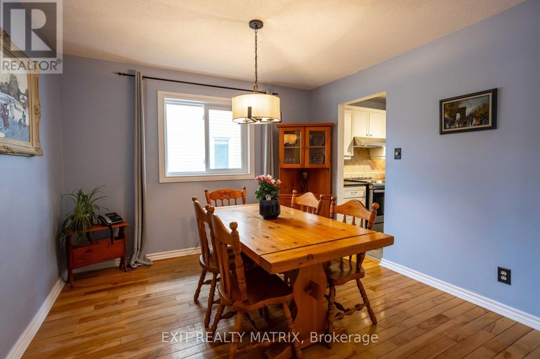 29636686/555-apollo-way/fallingbrookpineridge/ottawa/ontario/K4A1V1_8