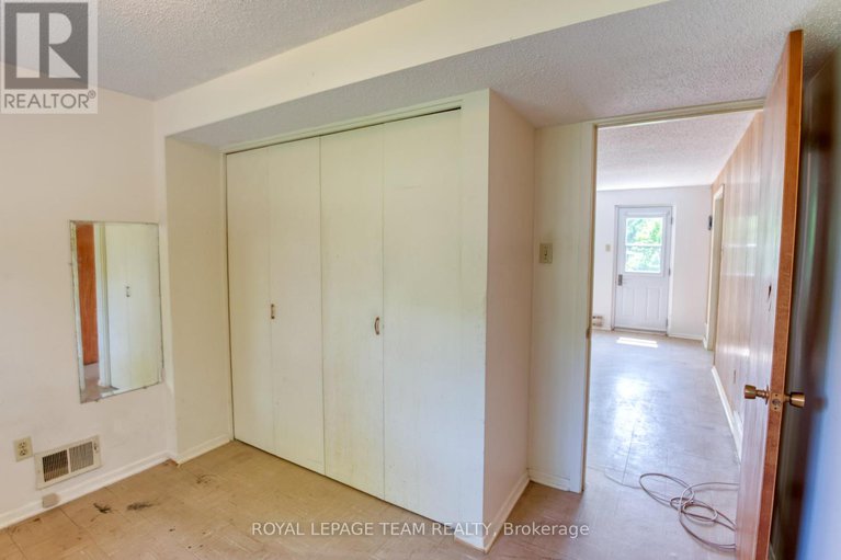 28412587/19-dayton-crescent/leslie-park/ottawa/ontario/K2H7N8_30