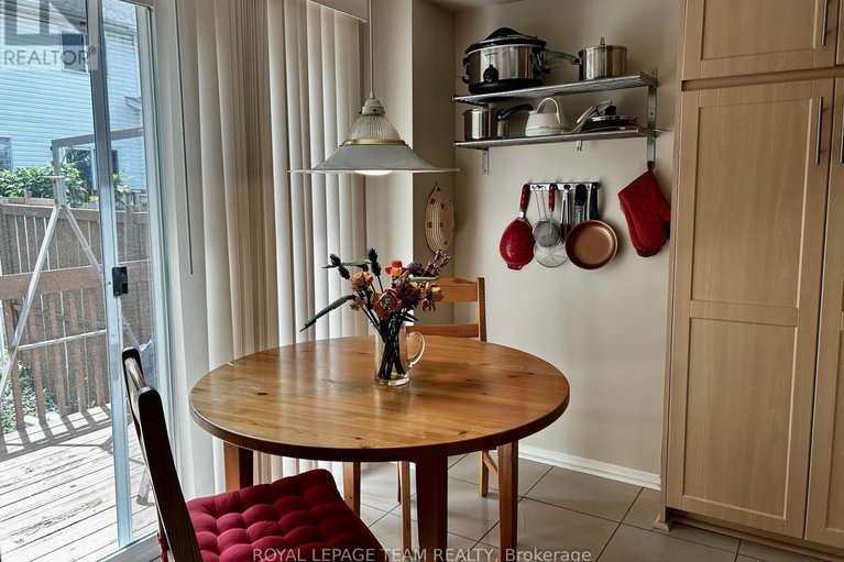 28666132/15-santa-cruz-private/riverview-park/ottawa/ontario/K1G6M5_11