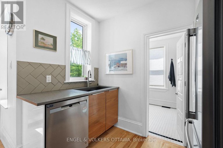 28550039/244-flora-street/ottawa-centre/ottawa/ontario/K1R5R9_21