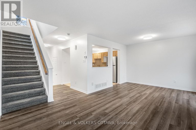 29123797/1626-trenholm-lane/fallingbrookpineridge/ottawa/ontario/K4A4B6_10