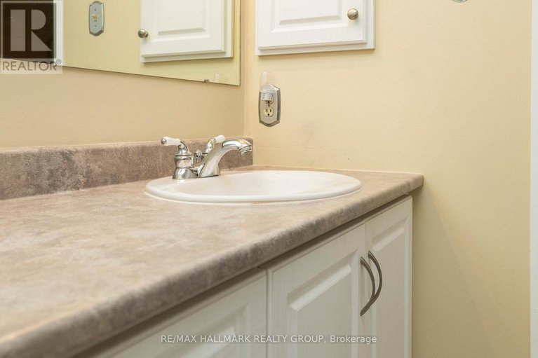 29599851/906-chaleur-way/convent-glen/ottawa/ontario/K1C2S1_24