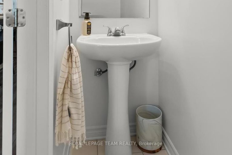28763966/306-a-everest-private/elmvale-acres/ottawa/ontario/K1G4E3_15