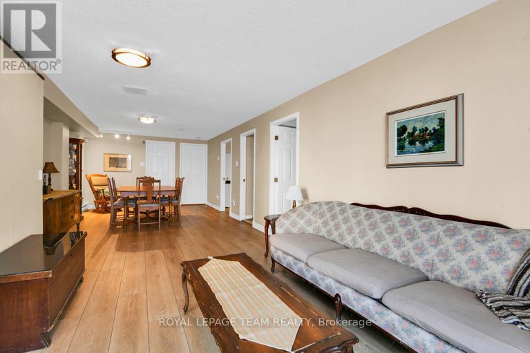 28598951/1581-belleterre-street/orleanssunridge/ottawa/ontario/K1C7N5_26