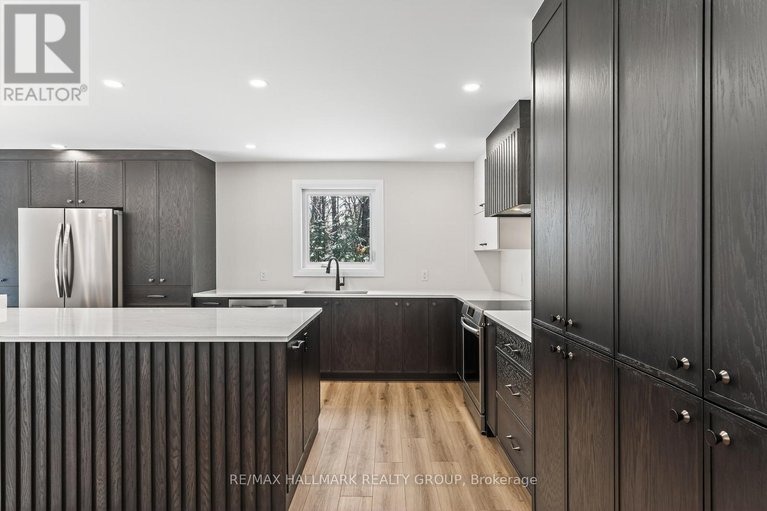 29137942/1625-royal-orchard-drive/cumberland-estates/ottawa/ontario/K4C1A9_10