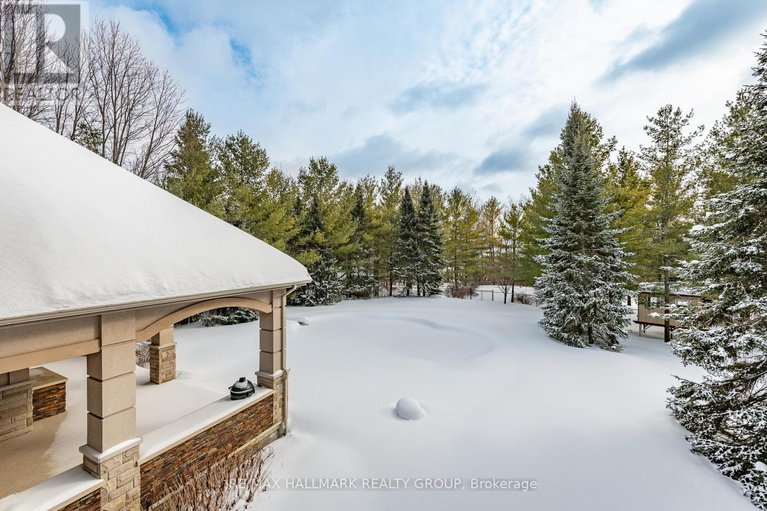 29381192/5800-queenscourt-crescent/manotick-east-to-manotick-station/ottawa/ontario/K4M1K3_36