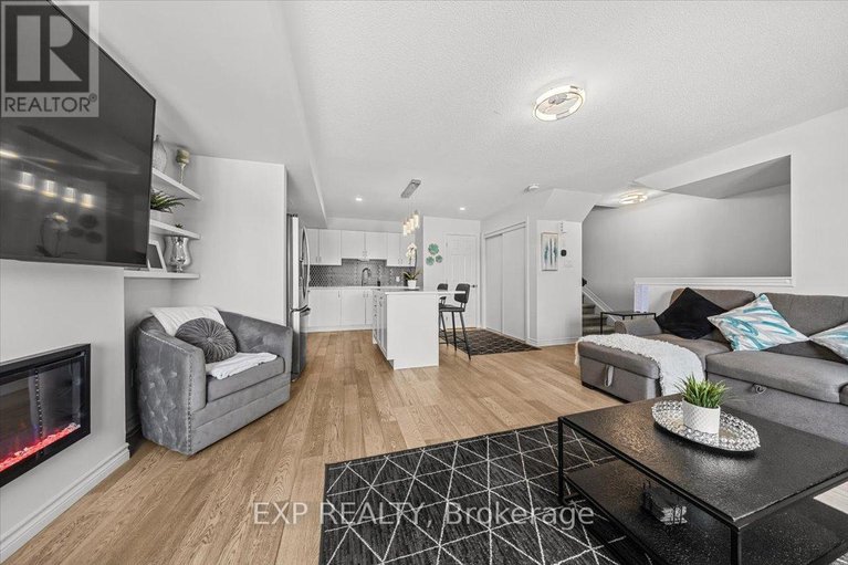 29476652/704-lapland-private/emerald-meadowstrailwest/ottawa/ontario/K2V0S4_9