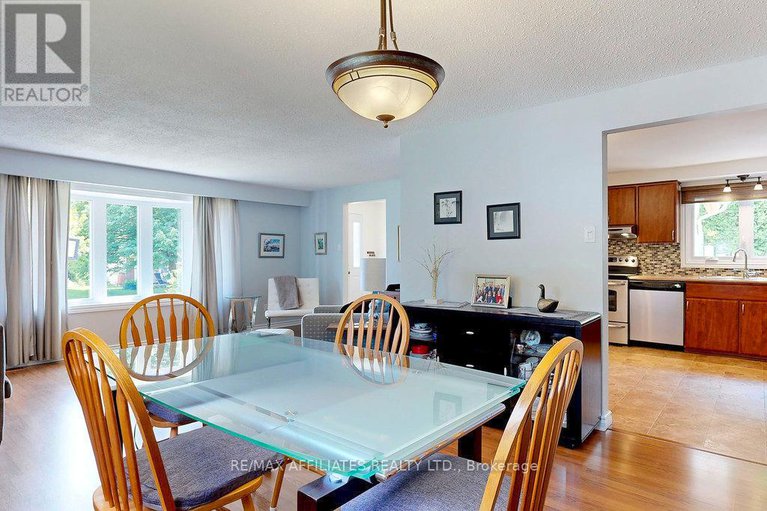 28586266/22-red-maple-crescent/blackburn-hamlet/ottawa/ontario/K1B3Z4_13