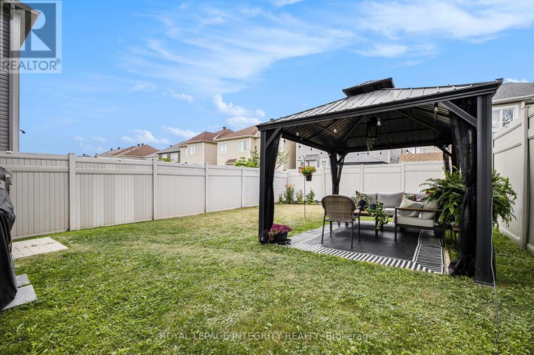 28777177/285-meadowbreeze-drive/emerald-meadowstrailwest/ottawa/ontario/K2M3A6_34