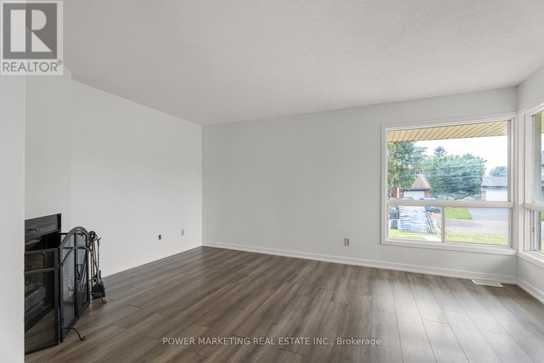28583636/1631-saxony-crescent/pineview/ottawa/ontario/K1B5K8_8