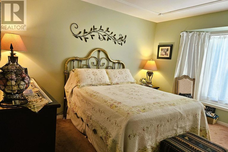 28894254/16-evelyn-street/stittsville-south/ottawa/ontario/K2S1M9_12