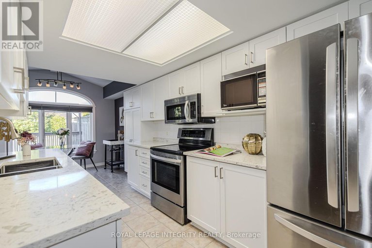 28943589/4316-owl-valley-drive/riverside-southgloucester-glen/ottawa/ontario/K1V1L3_12