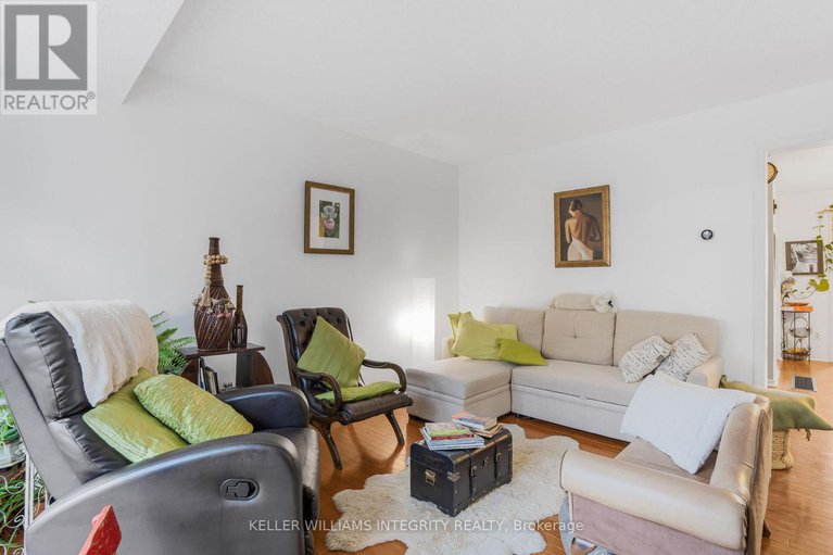 28271638/1471-bryson-lane/sawmill-creektimbermill/ottawa/ontario/K1T2T7_6