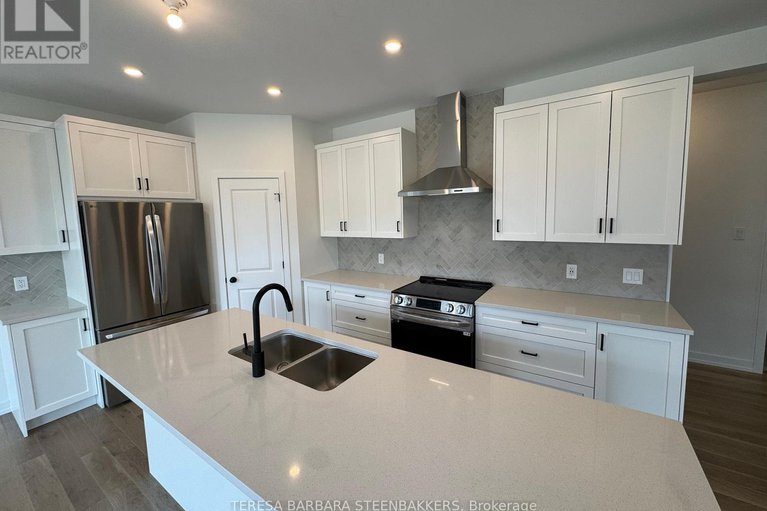 28424668/783-kenny-gordon-avenue/riverside-southgloucester-glen/ottawa/ontario/K4M0V2_10