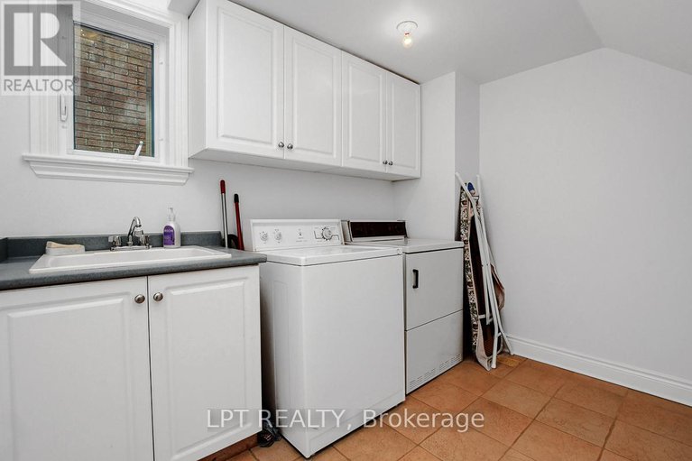 28311107/10a-ashburn-drive/borden-farmstewart-farmcarleton-heightsparkwood-hills/ottawa/ontario/K2E6N3_22