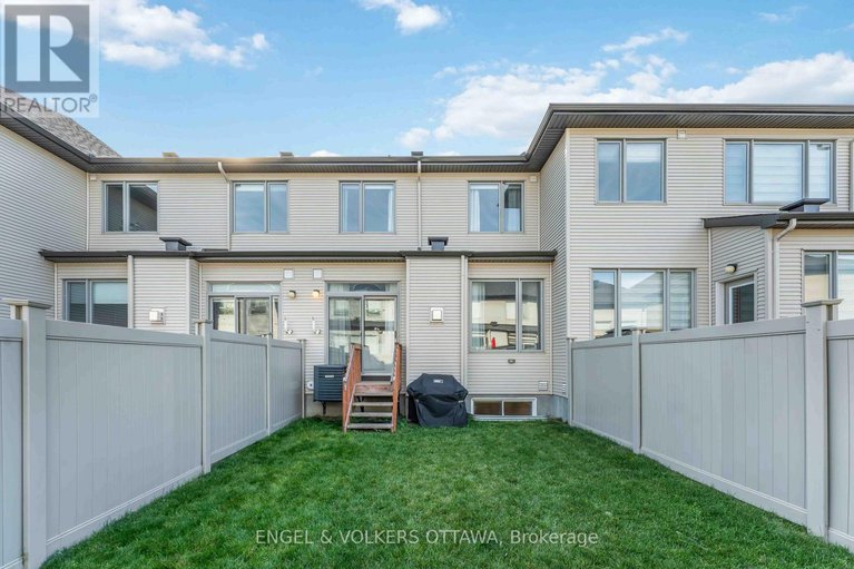 29006127/781-cairn-crescent/mer-bleuebradley-estatesanderson-park/ottawa/ontario/K1W0P7_44