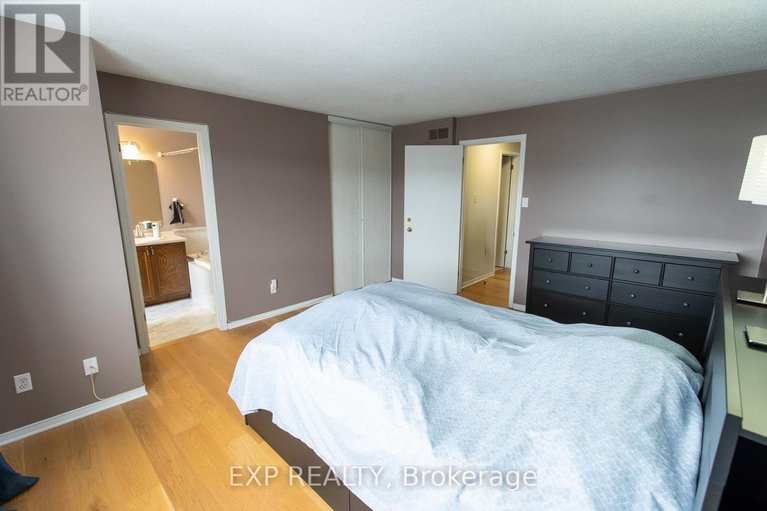 29399135/54-sheppards-glen-avenue/emerald-meadowstrailwest/ottawa/ontario/K2M2M9_13