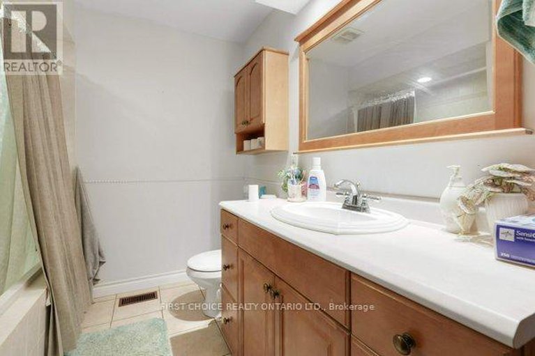 28977571/1753-heron-road/urbandale-acres/ottawa/ontario/K1V6A2_17