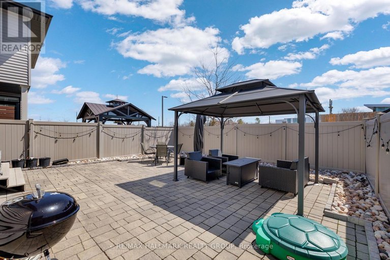 29635213/112-crevasse-road/mer-bleuebradley-estatesanderson-park/ottawa/ontario/K1W0P9_47