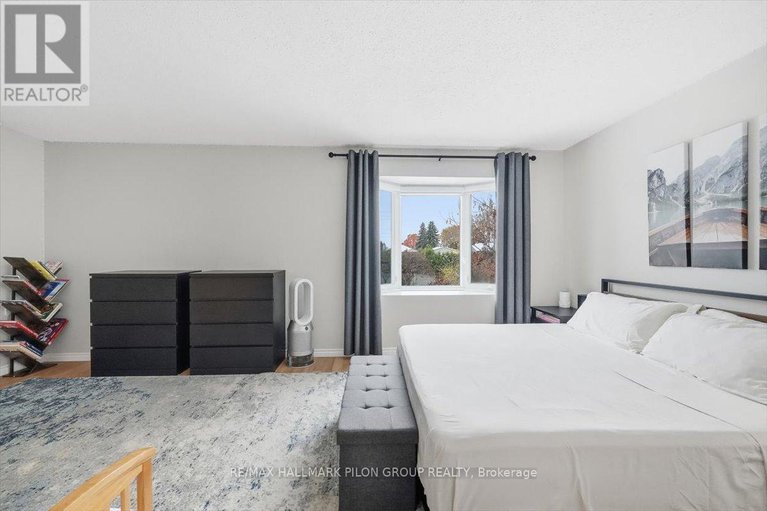 29117905/420-valade-crescent/fallingbrookpineridge/ottawa/ontario/K4A2W2_11